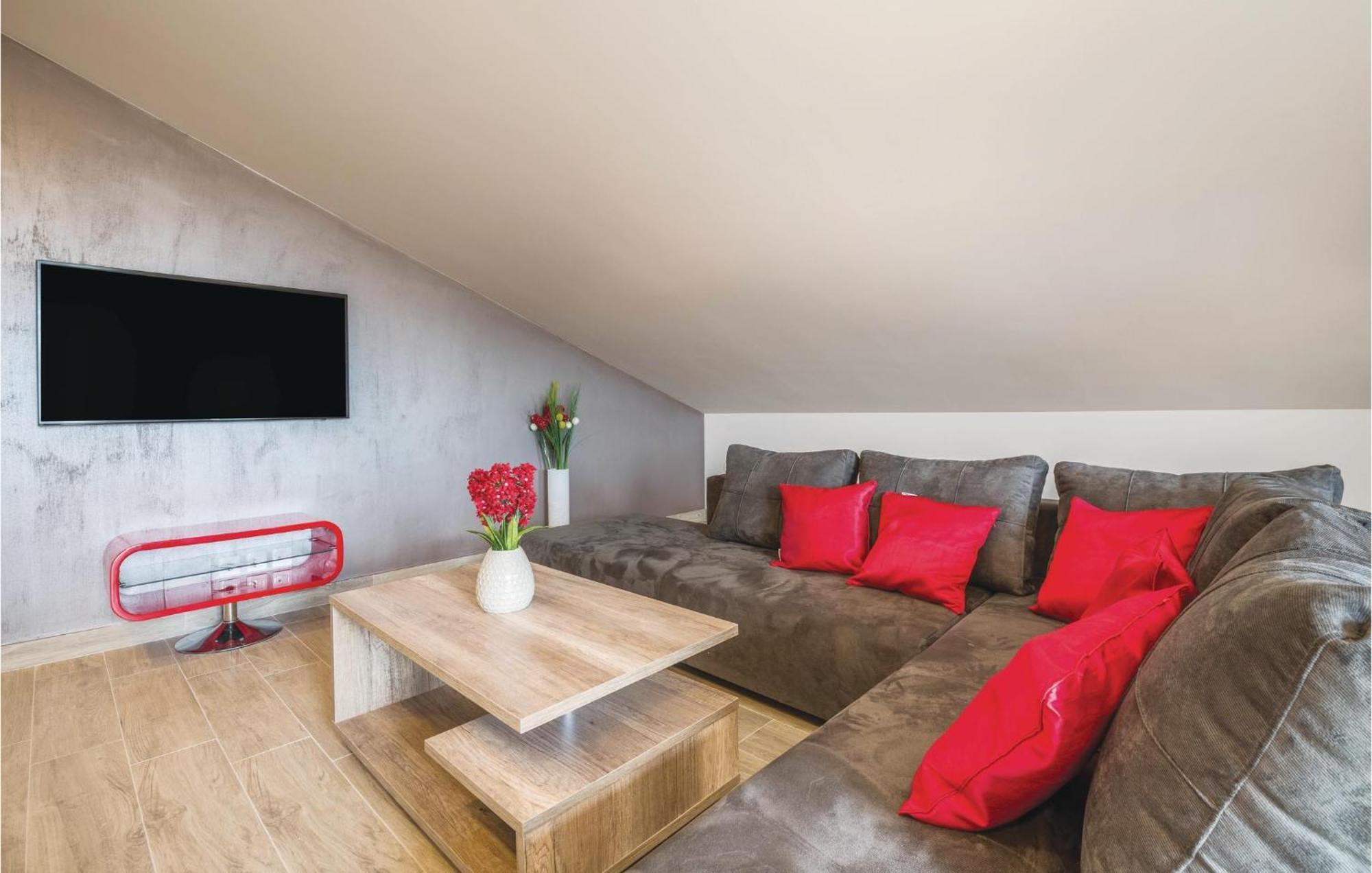 Stunning Apartment In Pjescana Uvala With Wifi Zewnętrze zdjęcie