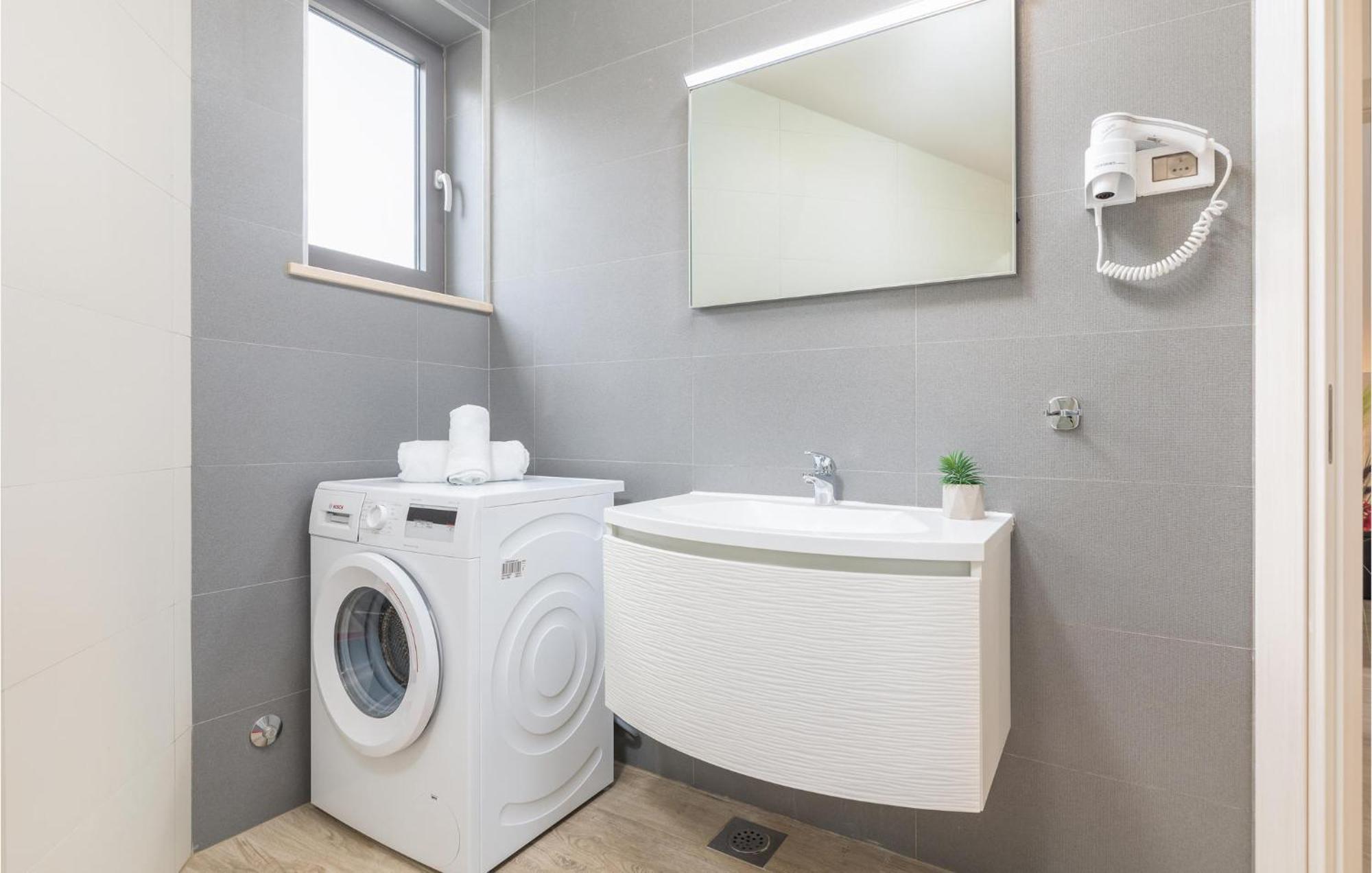 Stunning Apartment In Pjescana Uvala With Wifi Zewnętrze zdjęcie