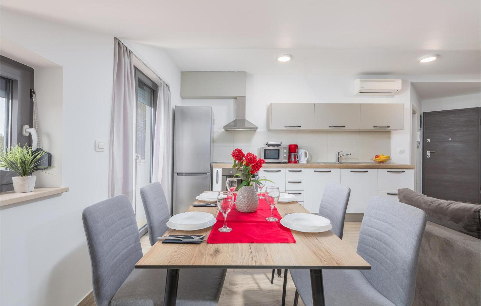 Stunning Apartment In Pjescana Uvala With Wifi Zewnętrze zdjęcie