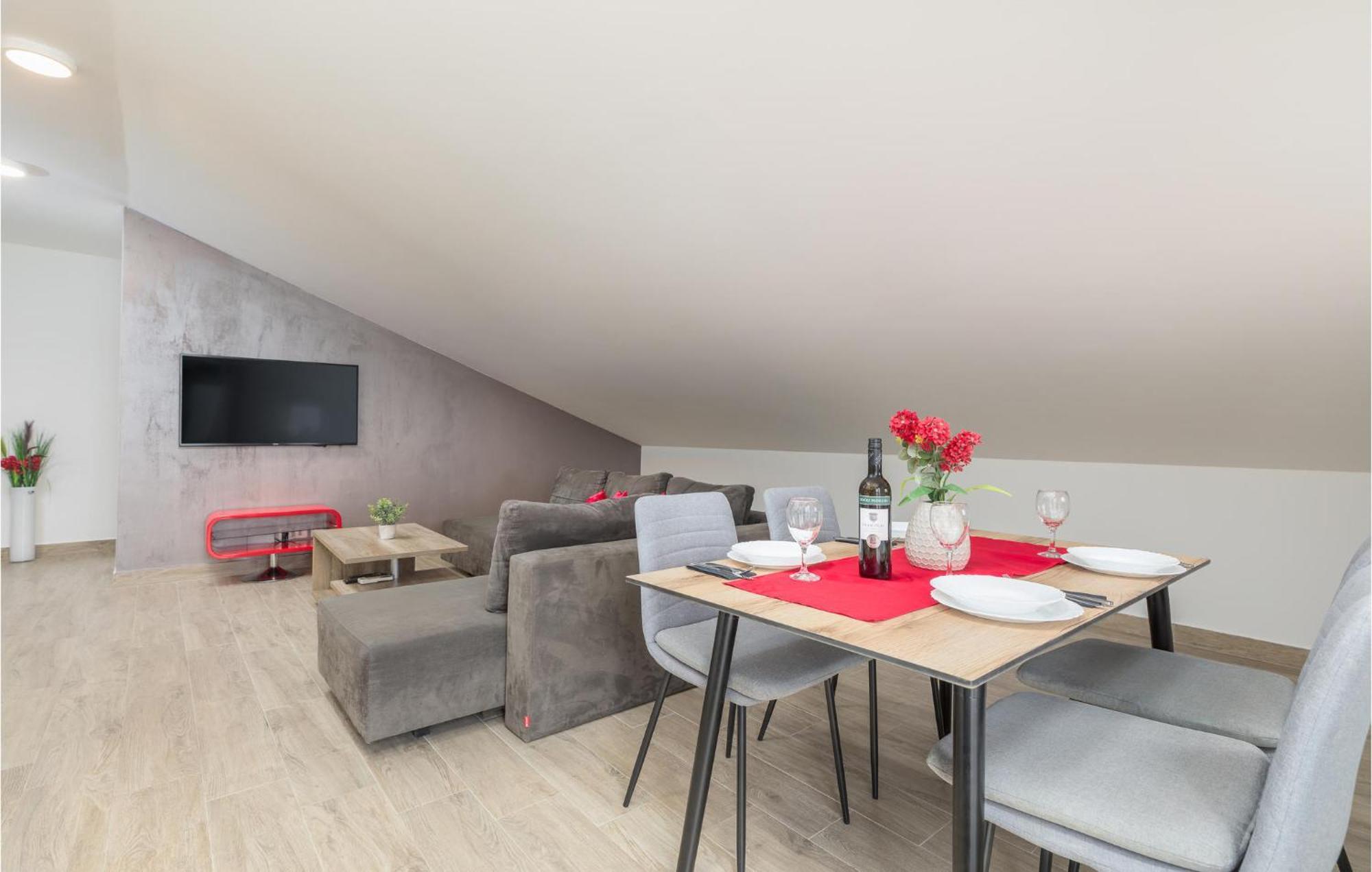 Stunning Apartment In Pjescana Uvala With Wifi Zewnętrze zdjęcie