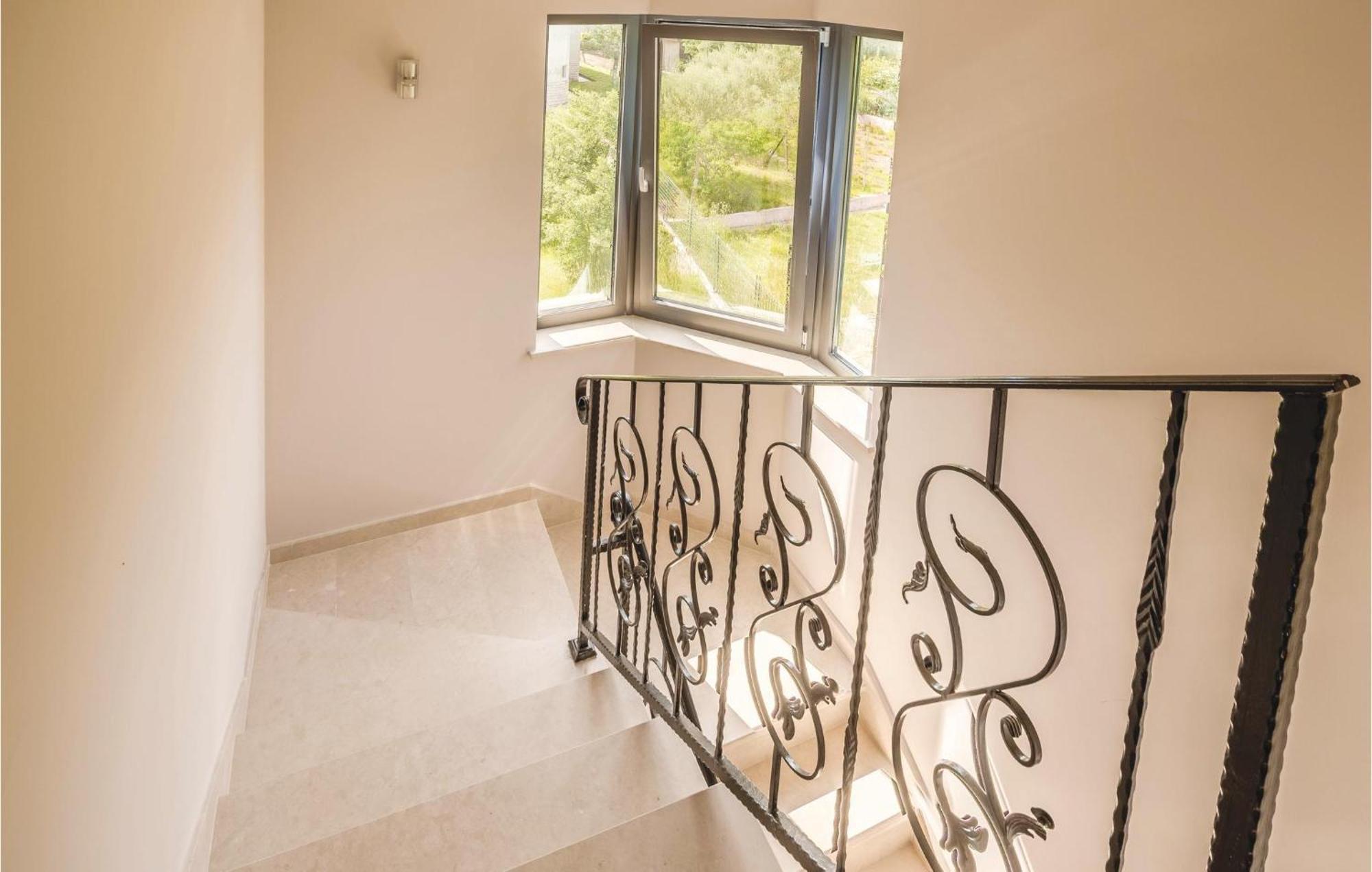 Stunning Apartment In Pjescana Uvala With Wifi Zewnętrze zdjęcie